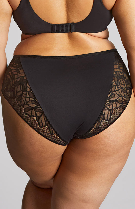 Sculptresse: Sophia Deep Brief