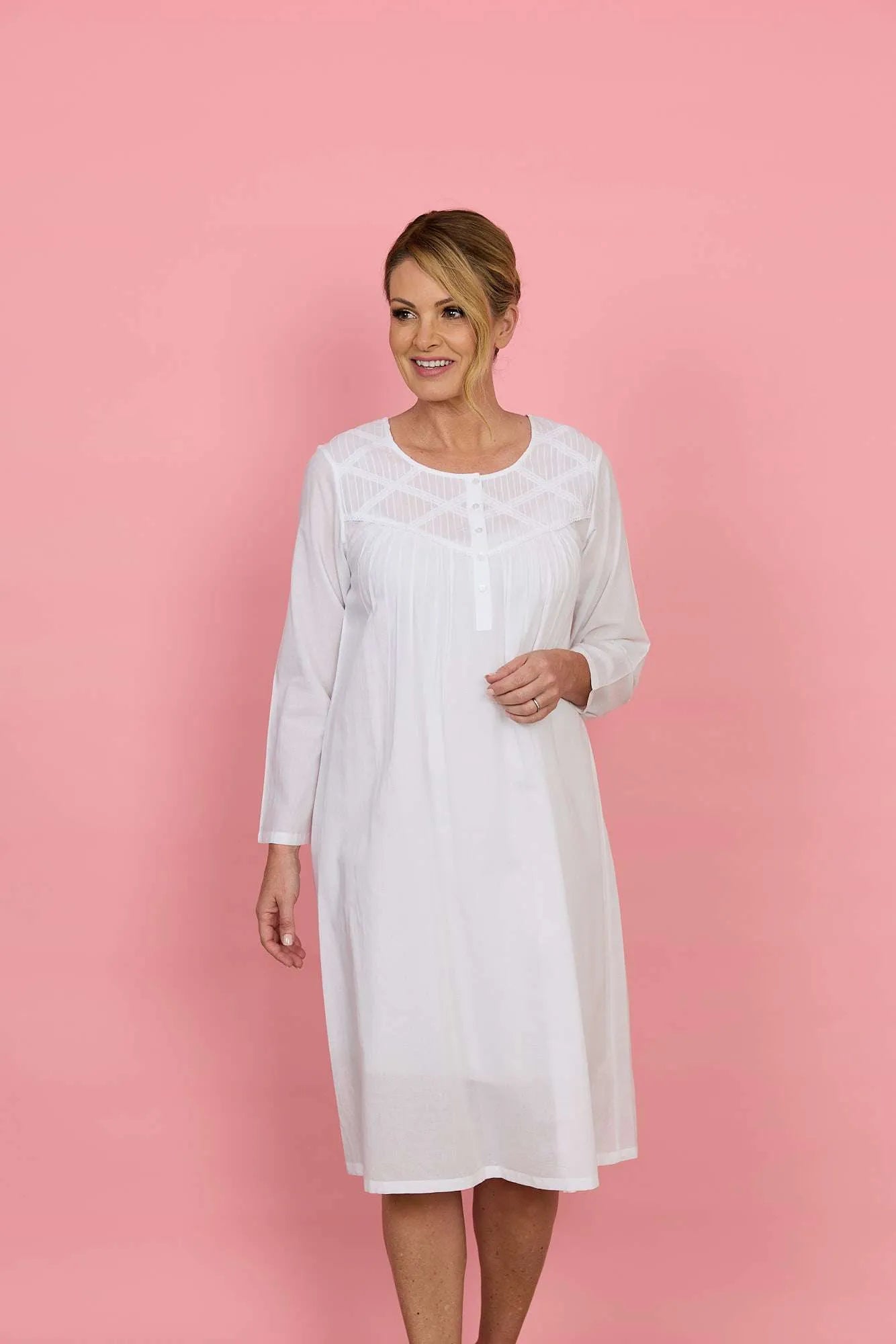 FRENCH COUNTRY:  60's White Cambric Cotton Nightie L/S 110cm