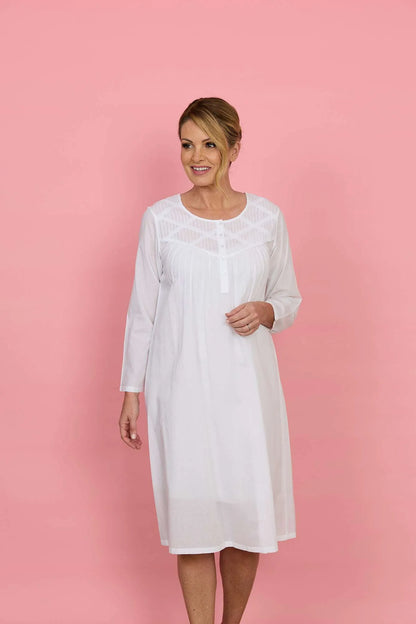 FRENCH COUNTRY:  60's White Cambric Cotton Nightie L/S 110cm