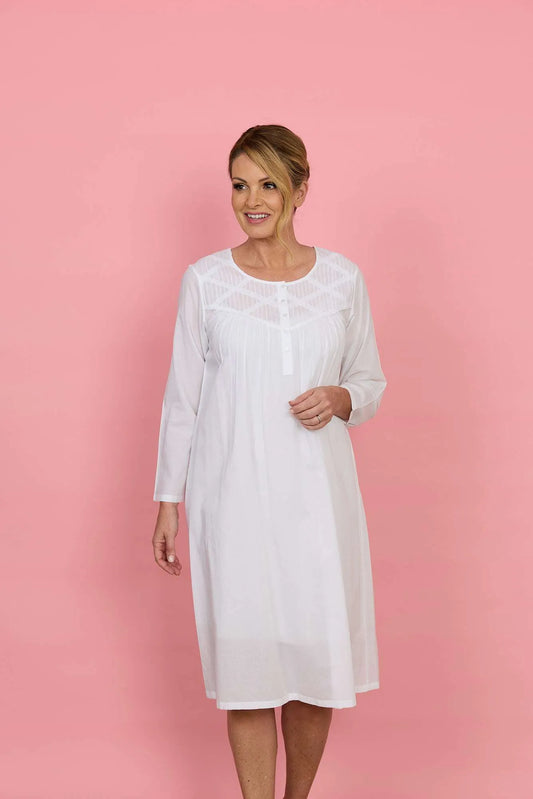 FRENCH COUNTRY:  60's White Cambric Cotton Nightie L/S 110cm