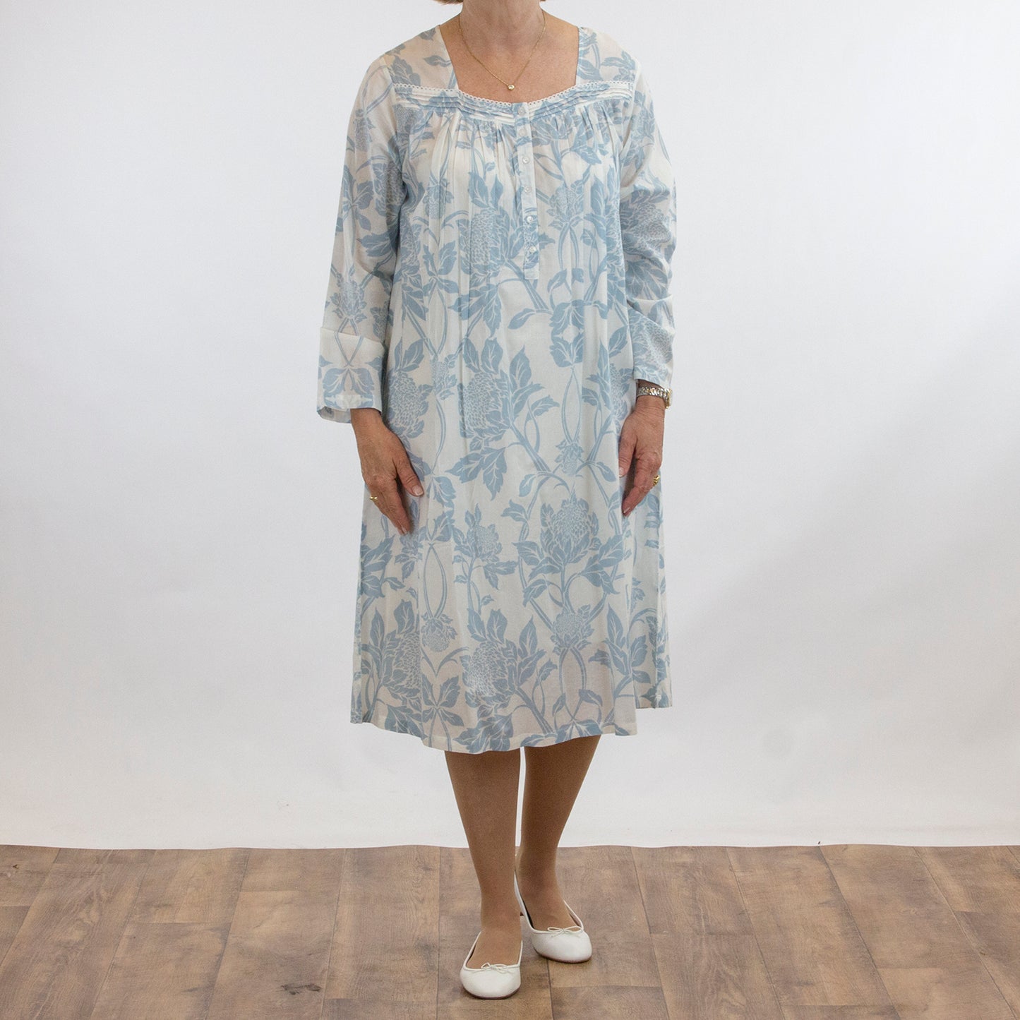 French Country: Nightie with Long Sleeves. Button Front. Cotton.  'Waratah'