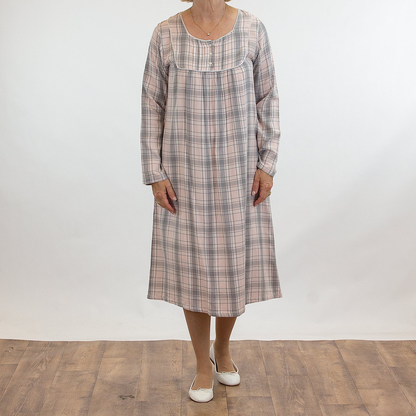 French Country: Nightie with Long Sleeves. Cotton.  'Grey Flannel'