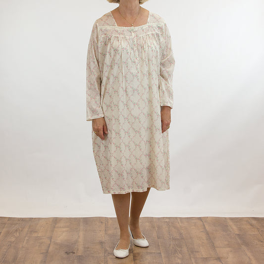 French Country: Nightie with Long Sleeves. Cotton.  'Trellis'