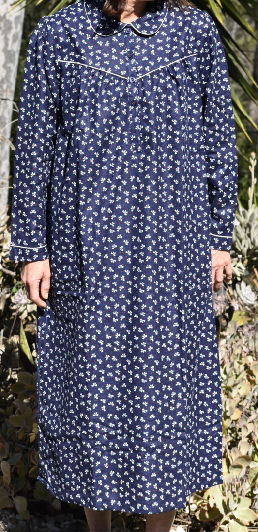 Schrank:  'Bows' Soft Cotton Flannelette Nightie with Collar