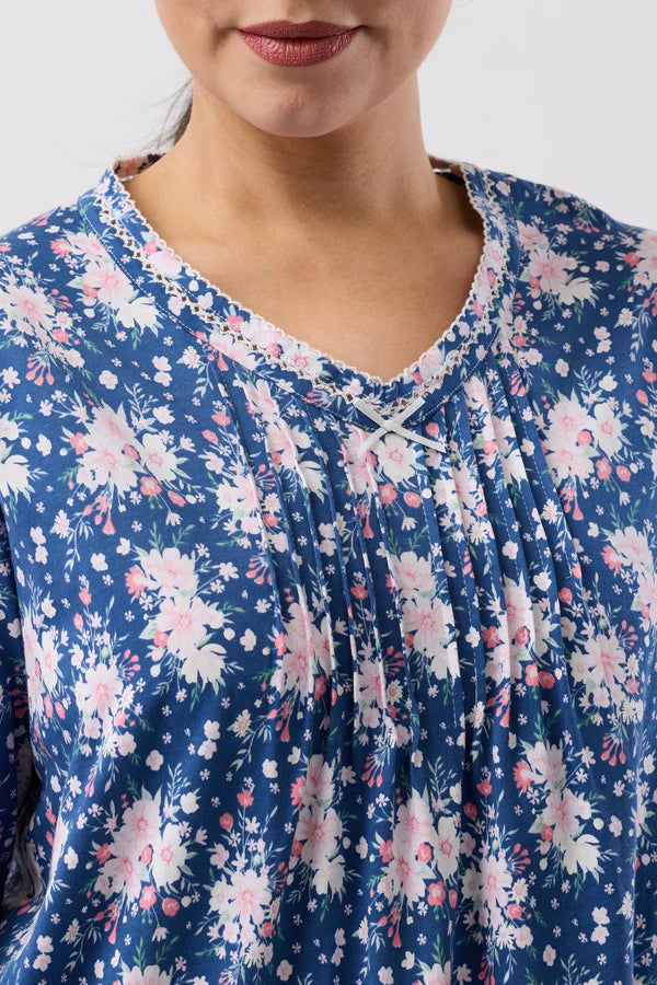 SCHRANK:  Bouquet Crochet Nightie