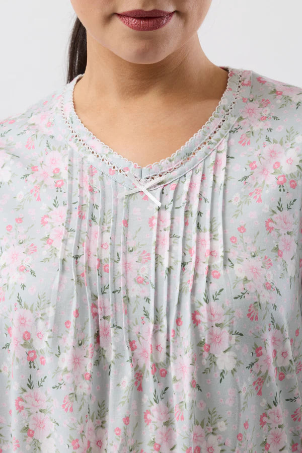 SCHRANK:  Bouquet Crochet Nightie