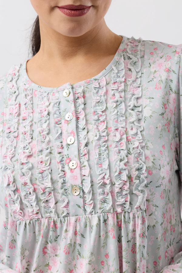 SCHRANK:  Bouquet Ruffle Nightie