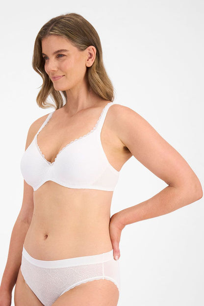 Berlei: Barely There Lace Contour Bra